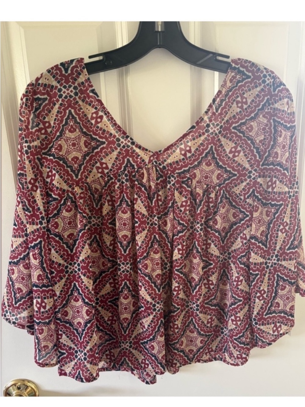 Abercrombie & Fitch Burgundy and Cream Printed V-Neck Flutter Sleeve Top - Picture 4 of 6